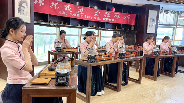 天晟茶艺培训学校是否有茶道礼仪与文化课程?